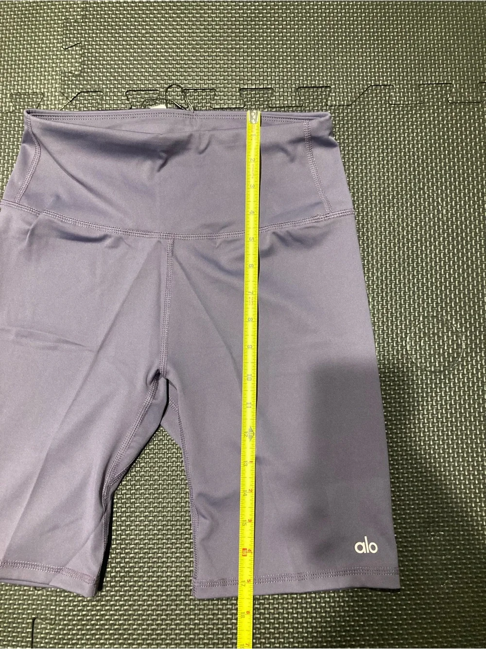 Alo Yoga Lavender Bike Shorts Women's Size M